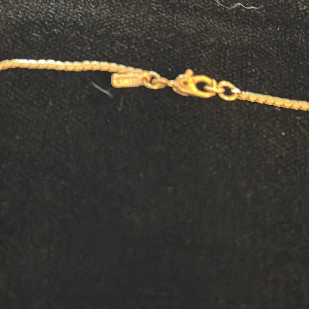 Vintage Monet floral pendant necklace with a delicate gold-tone chain. - Picture 2 of 3